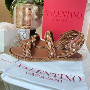 VALENTINO GARAVANI Rockstud Torchon rope-trimmed leather sandals sz 40 NEW $850